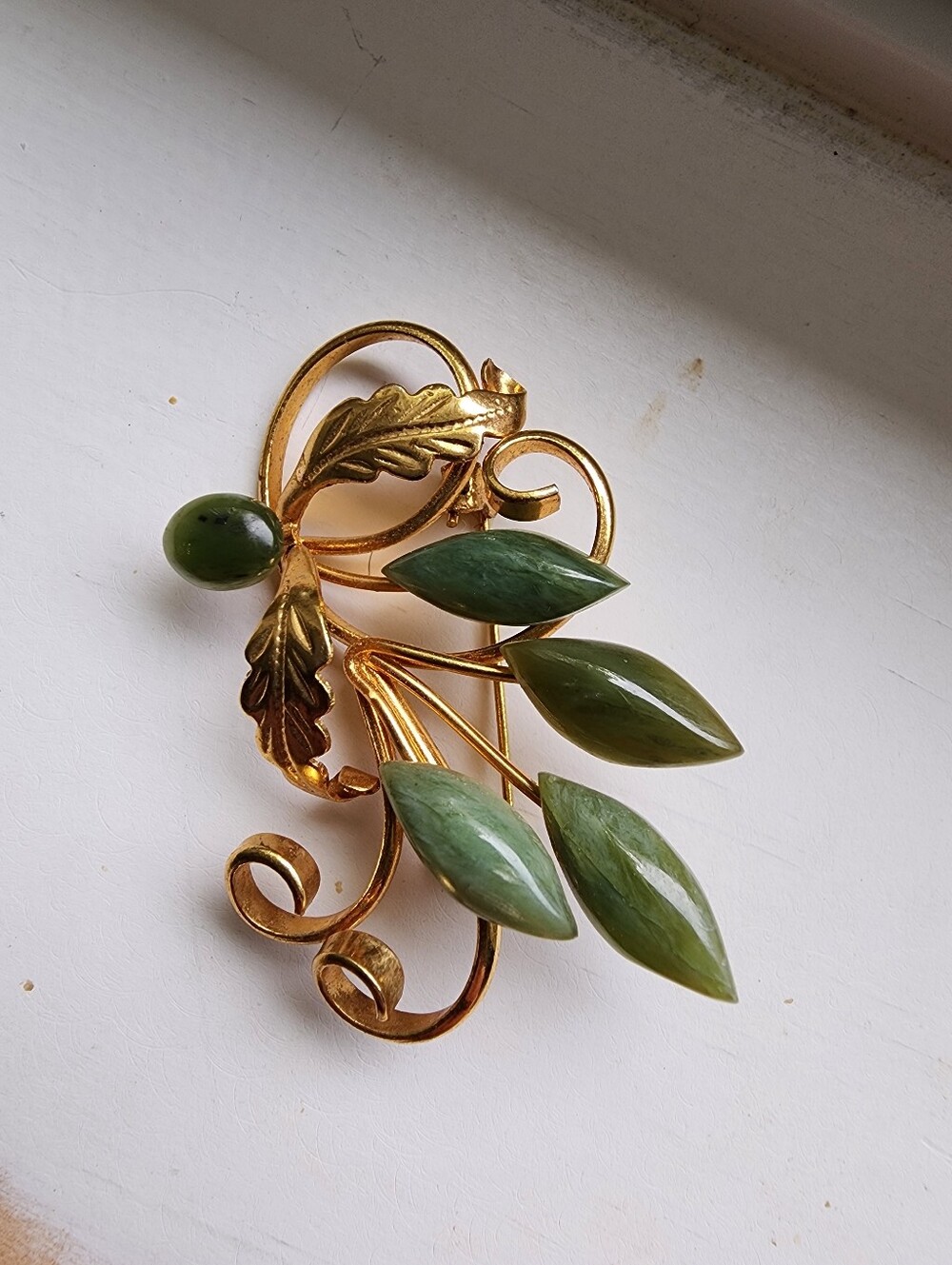 Gold Tone Leaf Jade Floral Brooch